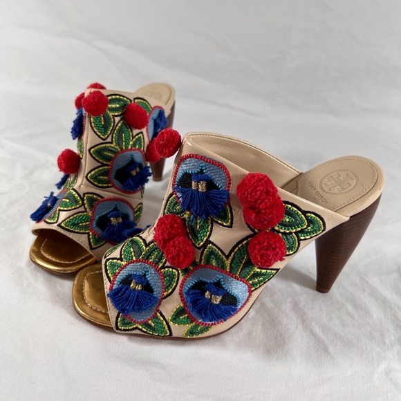 TORY BURCH Beige Leather Ellis Embroidered Pums Made in Brazil Marked as 8M - Picture 5 of 12